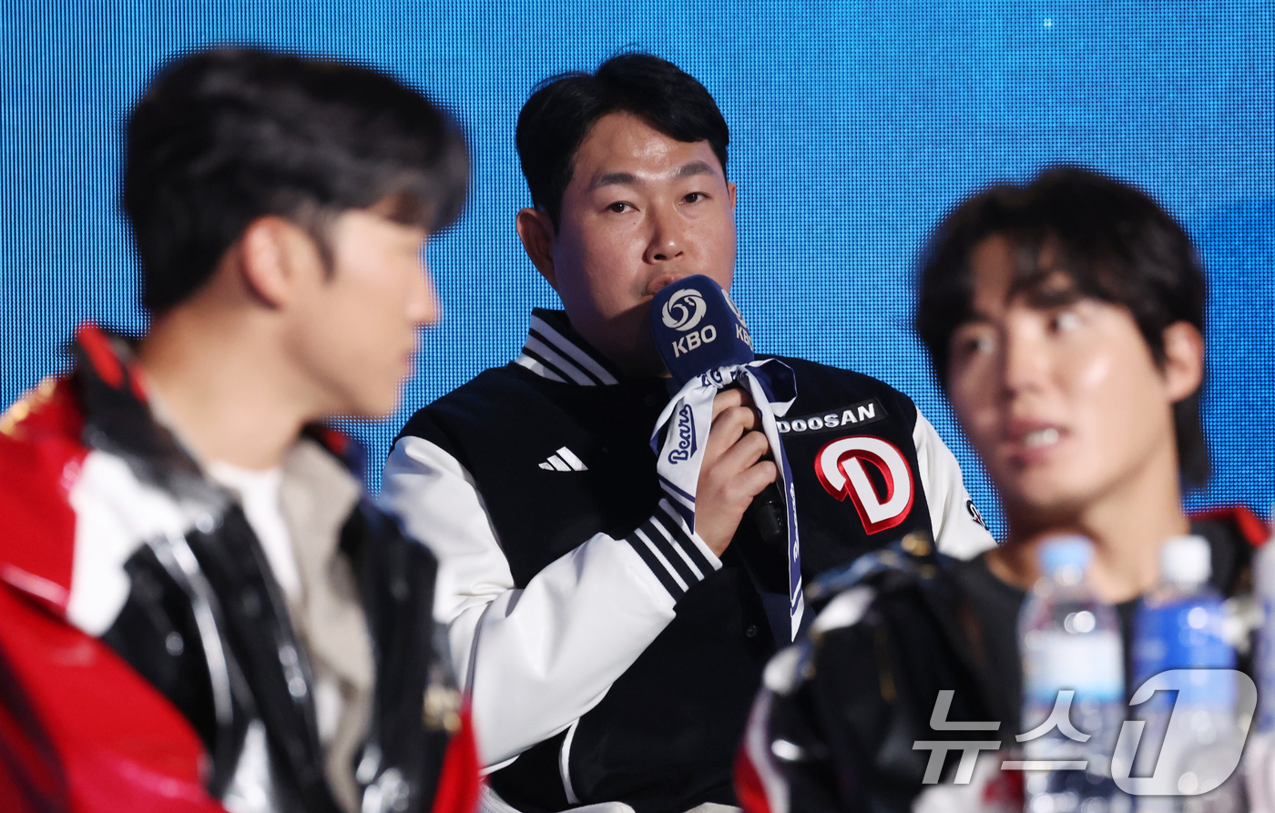 (서울=뉴스1) 김명섭 기자 = 26일 오후 서울 잠실 롯데호텔 월드에서 열린 2026 신한 SOL KBO 리그 미디어데이&팬페스트’에서 두산 베어스 양의지 선수가 각오를 밝하고 …