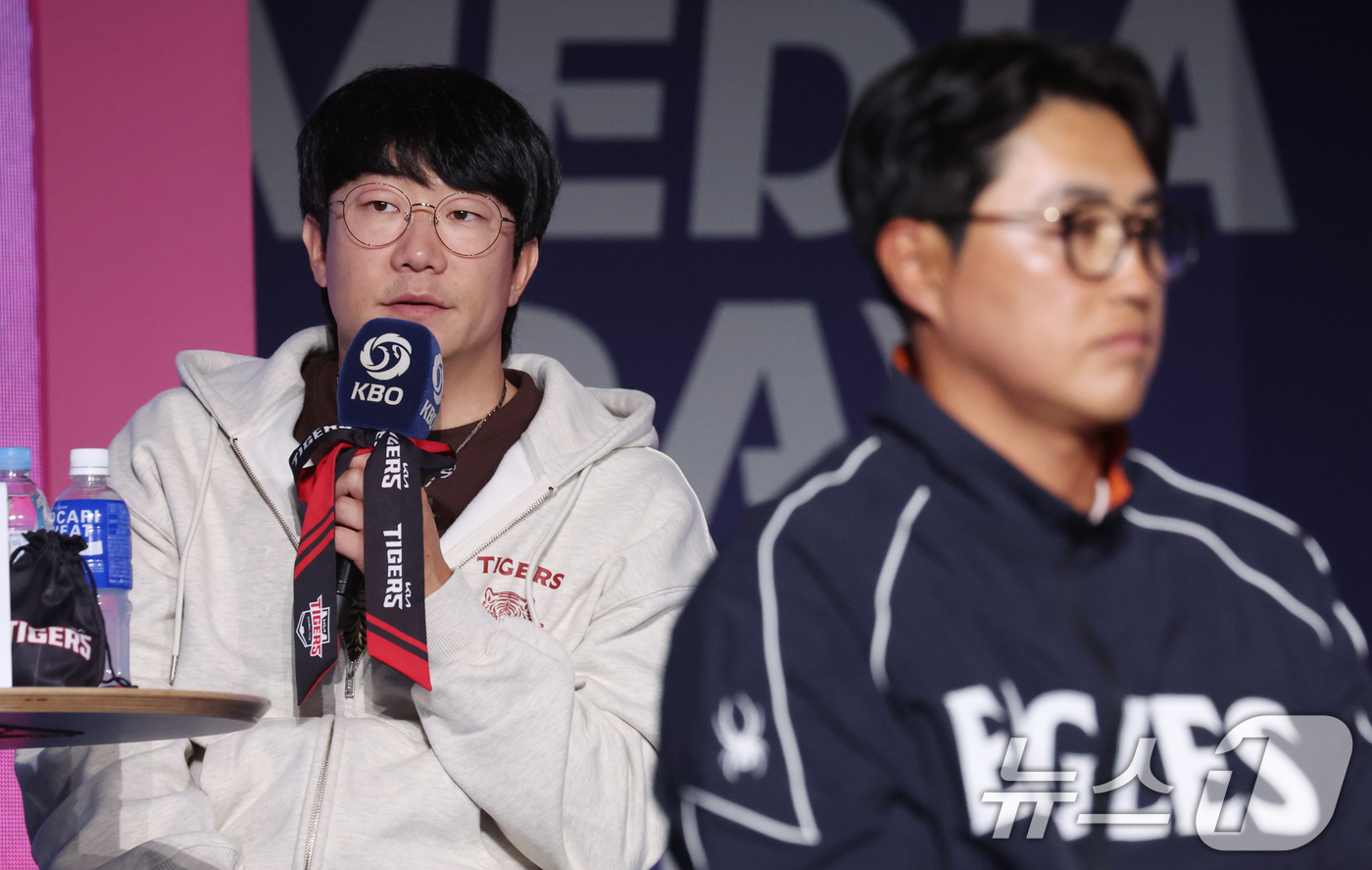 (서울=뉴스1) 김명섭 기자 = 26일 오후 서울 잠실 롯데호텔 월드에서 열린 2026 신한 SOL KBO 리그 미디어데이&팬페스트’에서 기아 타이거즈 양현종 선수가 각오를 밝하고 …
