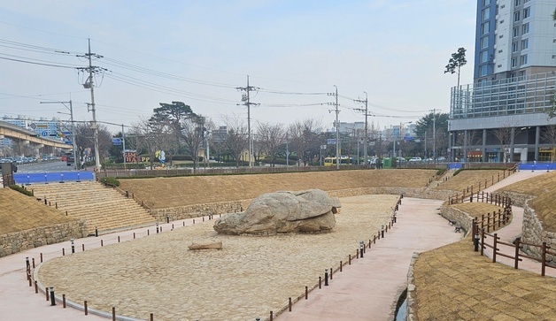 '국내 최대 고인돌' 김해 구산동 지석묘, 훼손 논란 딛고 27일 개방