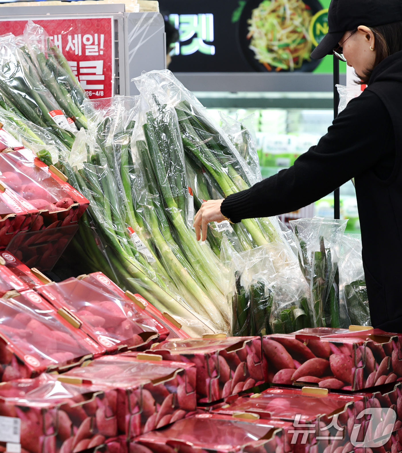 (서울=뉴스1) 최지환 기자 = 더불어민주당과 정부는 26일 당정협의를 열고 중동 사태로 인한 경제 비상 상황에 대응하기 위한 추가경정예산안을 협의했다. 예산안은 농축수산물 할인, …