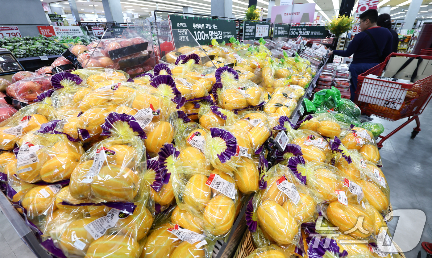 (서울=뉴스1) 최지환 기자 = 더불어민주당과 정부는 26일 당정협의를 열고 중동 사태로 인한 경제 비상 상황에 대응하기 위한 추가경정예산안을 협의했다. 예산안은 농축수산물 할인, …