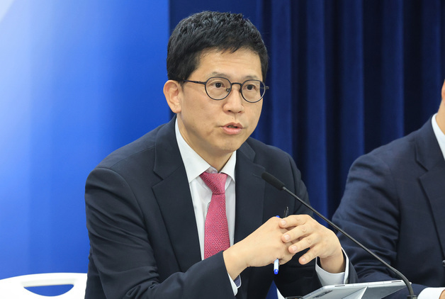 재경차관보 "휴대전화비 기저효과 빼면 8월 물가 2.5%…9월엔 둔화 예상"