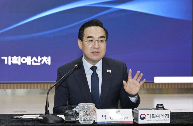 내년 예산 지출 '대수술'…재량 15%·의무 10% 줄이고 사업 10% 폐지