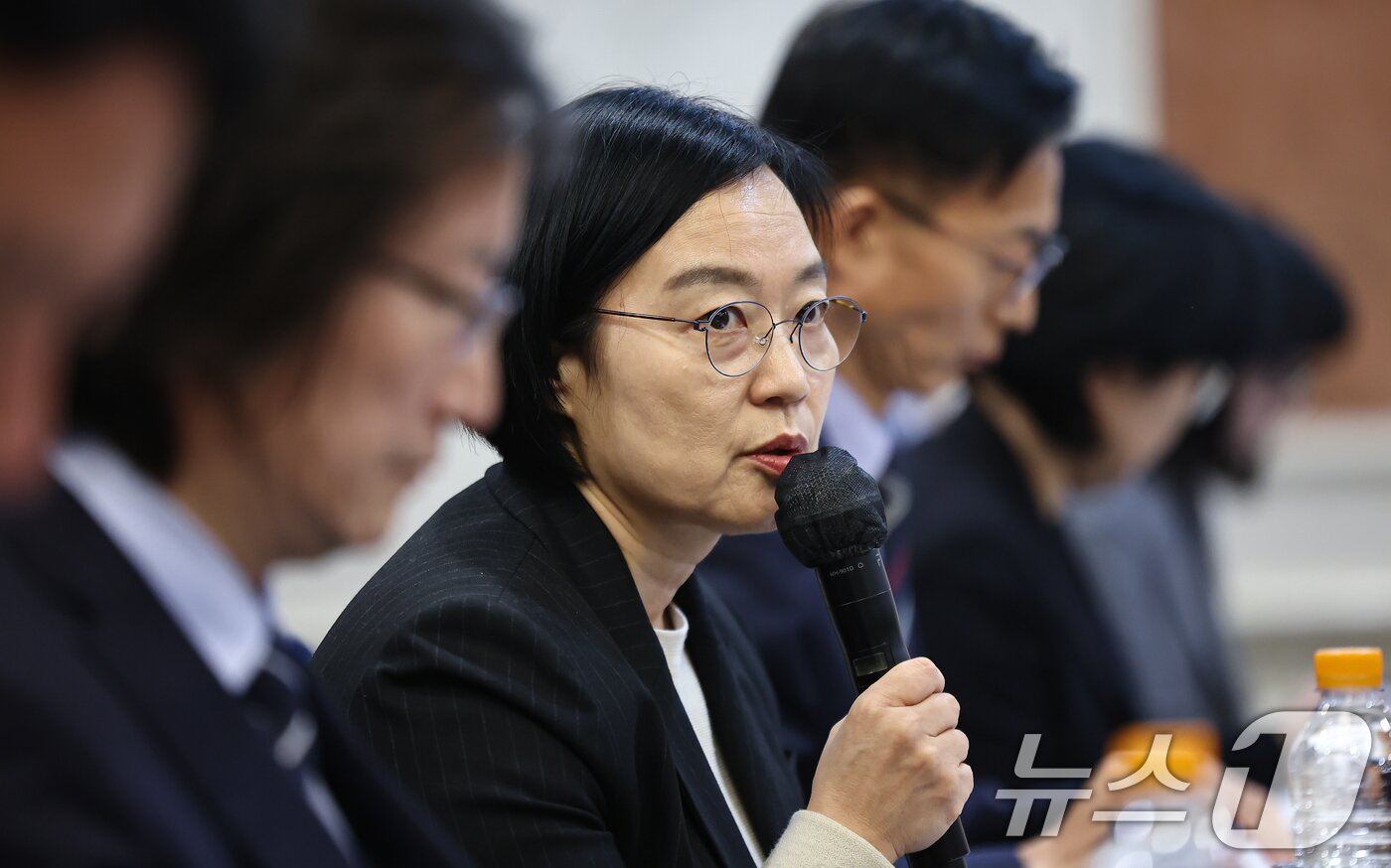 본문 이미지 - 한성숙 중소벤처기업부 장관이 26일 서울 영등포구 켄싱턴호텔에서 열린 중소기업 기술탈취 신문고 출범식 및 간담회에서 인사말을 하고 있다. 2026.3.26 ⓒ 뉴스1 김도우 기자