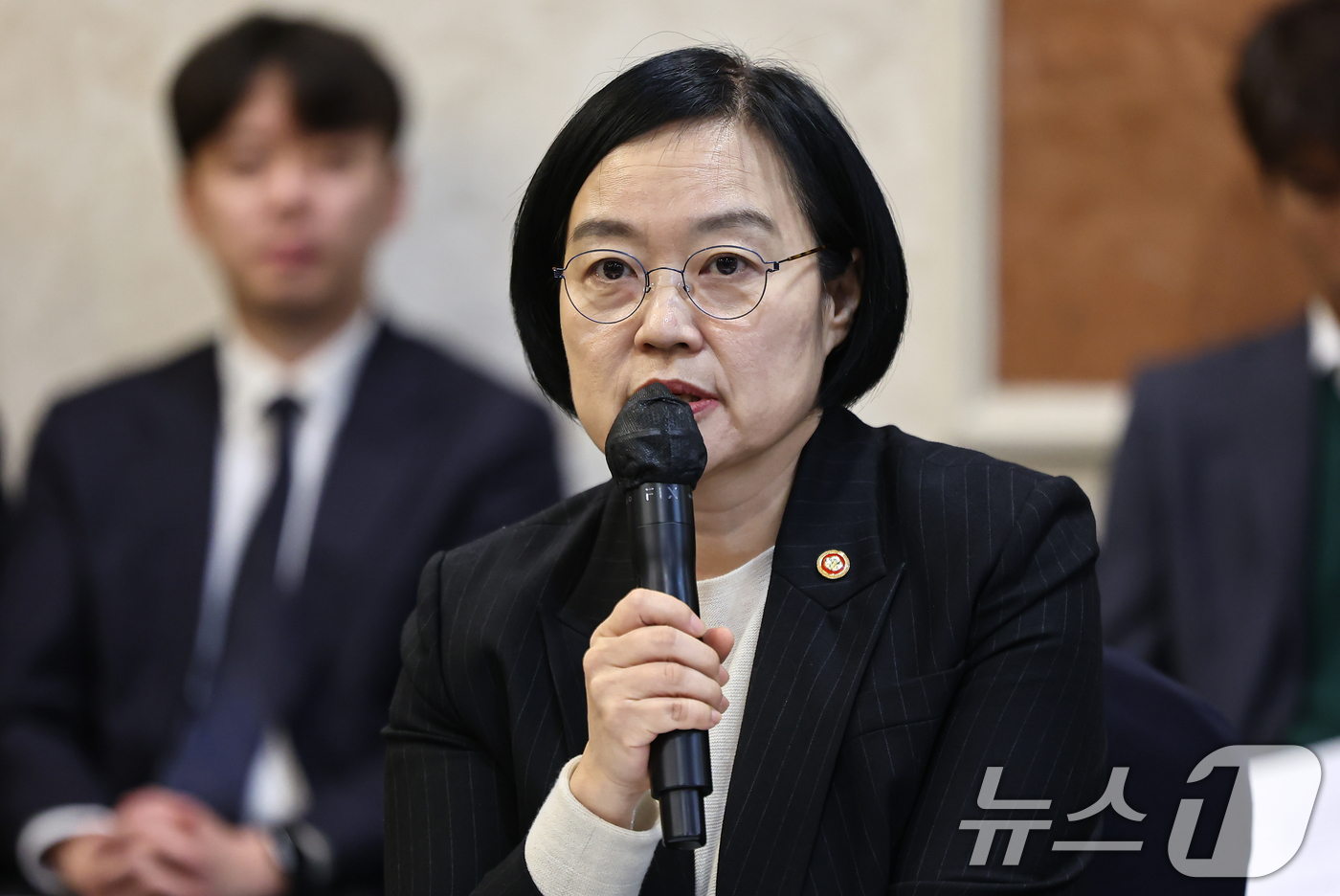 (서울=뉴스1) 김도우 기자 = 한성숙 중소벤처기업부 장관이 26일 서울 영등포구 켄싱턴호텔에서 열린 중소기업 기술탈취 신문고 출범식 및 간담회에서 인사말을 하고 있다. 2026. …