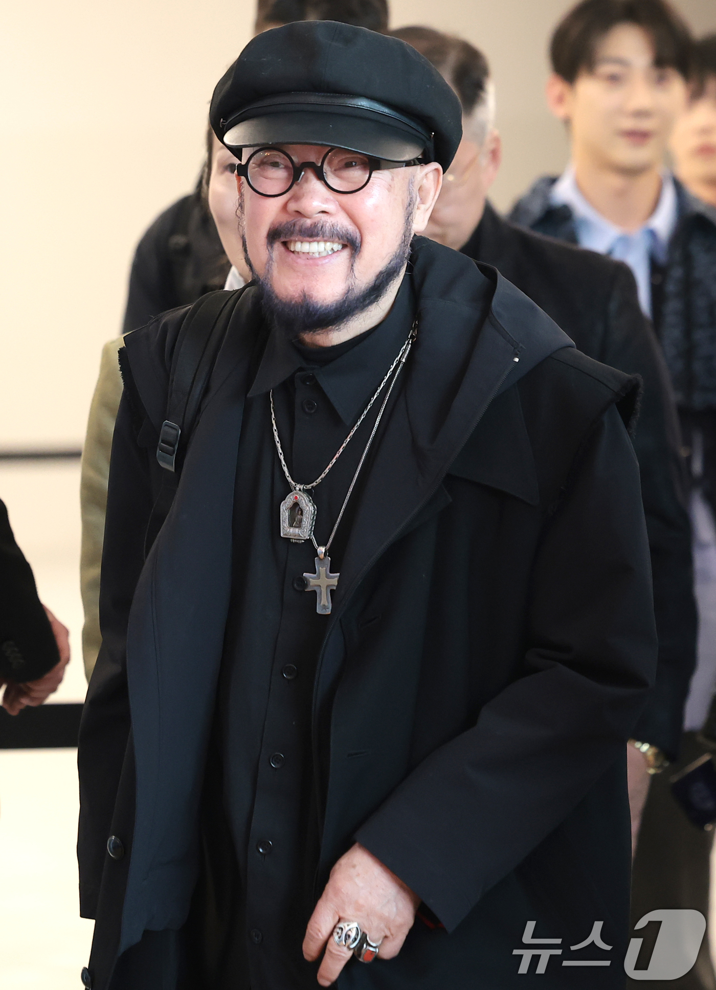 (서울=뉴스1) 권현진 기자 = 이상봉 한국패션디자이너연합회 회장이 26일 서울 중구 동대문디자인플라자(DDP)에서 열린 ‘패션코드(Fashion KODE) 2026 F/W‘ 페노 …