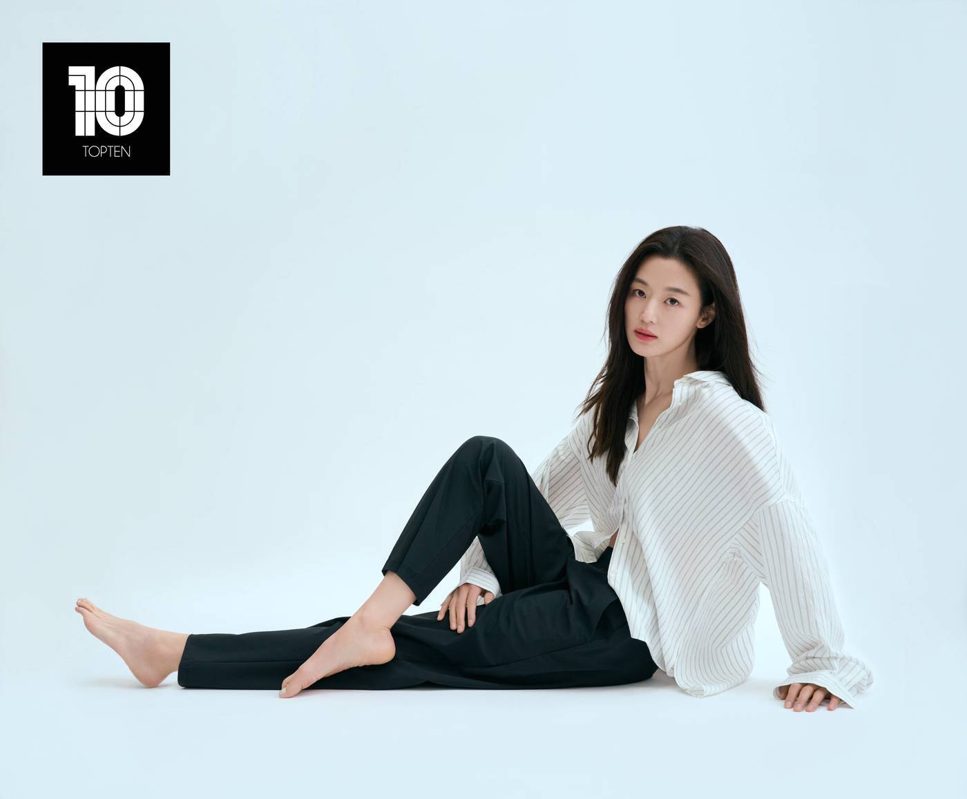 본문 이미지 - 신성통상의 탑텐은 10주년을 맞아 배우 전지현을 모델로 발탁했다(신성통상 제공)