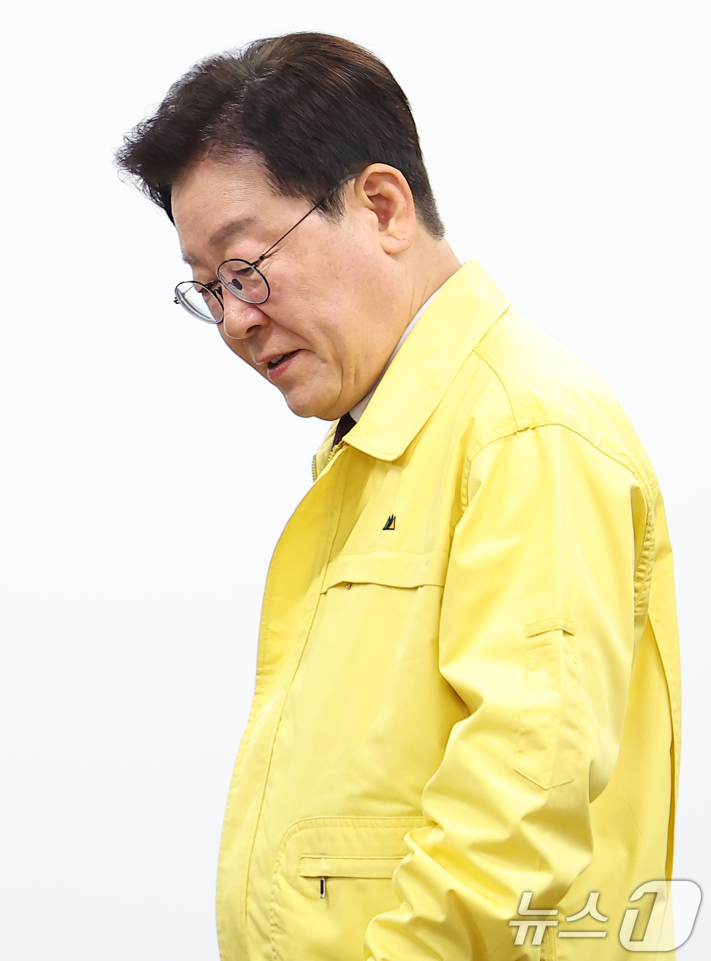 (서산=뉴스1) 허경 기자 = 이재명 대통령이 26일 충남 서산 석유공사 비축기지에서 열린 현장간담회에 입장하고 있다. 2026.3.26/뉴스1