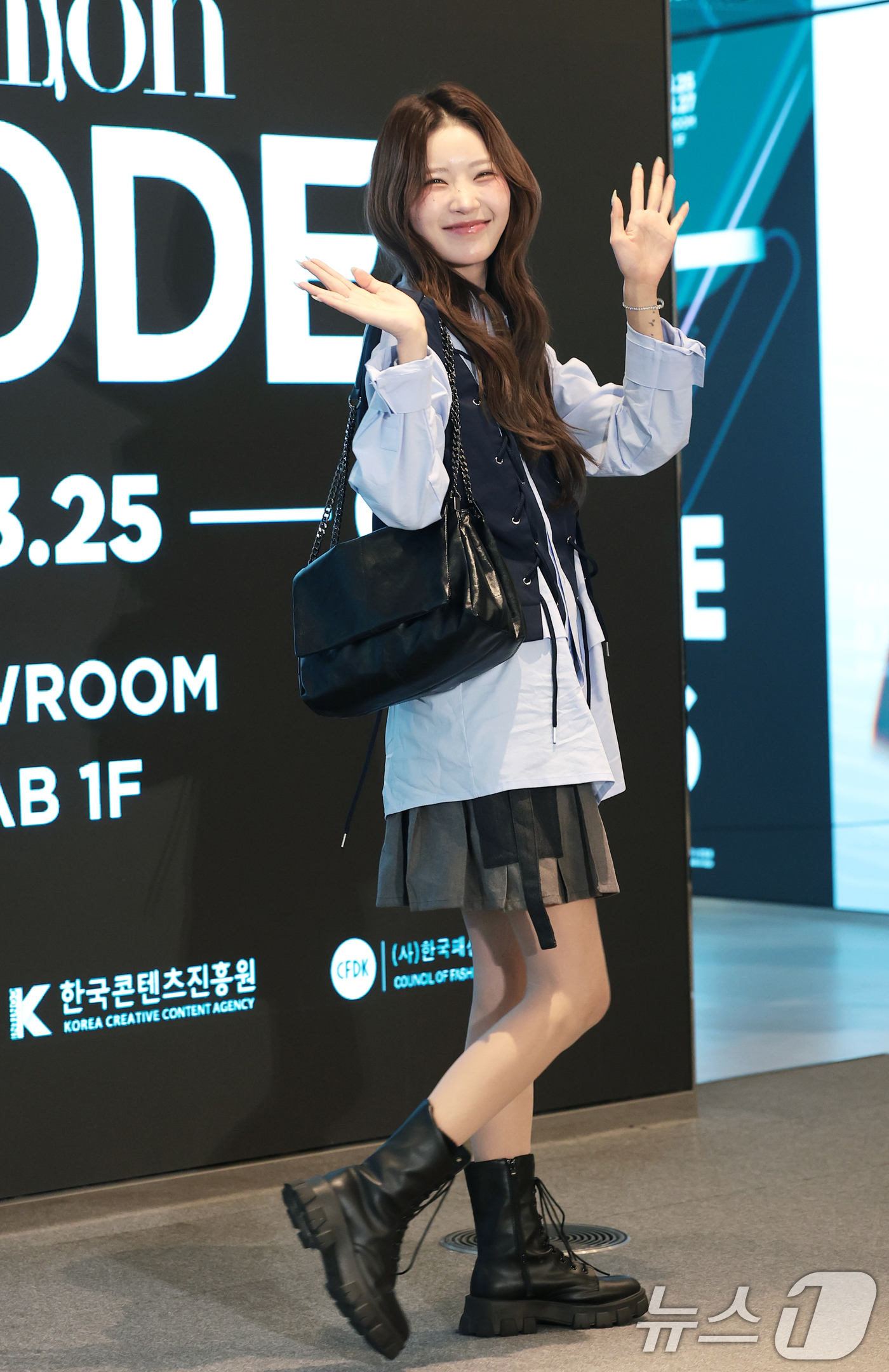 (서울=뉴스1) 권현진 기자 = 인플루언서 최준희가 26일 서울 중구 동대문디자인플라자(DDP)에서 열린 ‘패션코드(Fashion KODE) 2026 F/W‘ 페노메논시퍼 패션쇼에 …