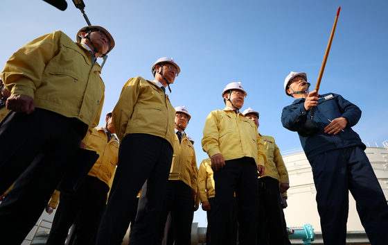 석유 비축기지 점검 나선 이재명 대통령