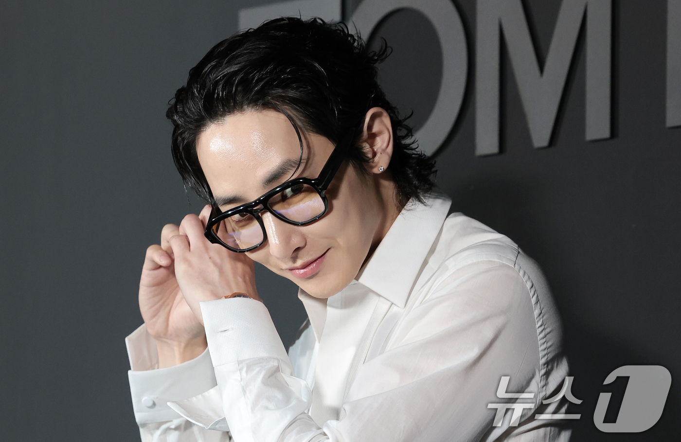(서울=뉴스1) 권현진 기자 = 배우 이수혁이 26일 서울 종로구 푸투라 서울에서 열린 톰 포드 뷰티 '블랙 오키드 리저브 코리아 행사'에 참석해 포즈를 취하고 있다. 2026.3 …