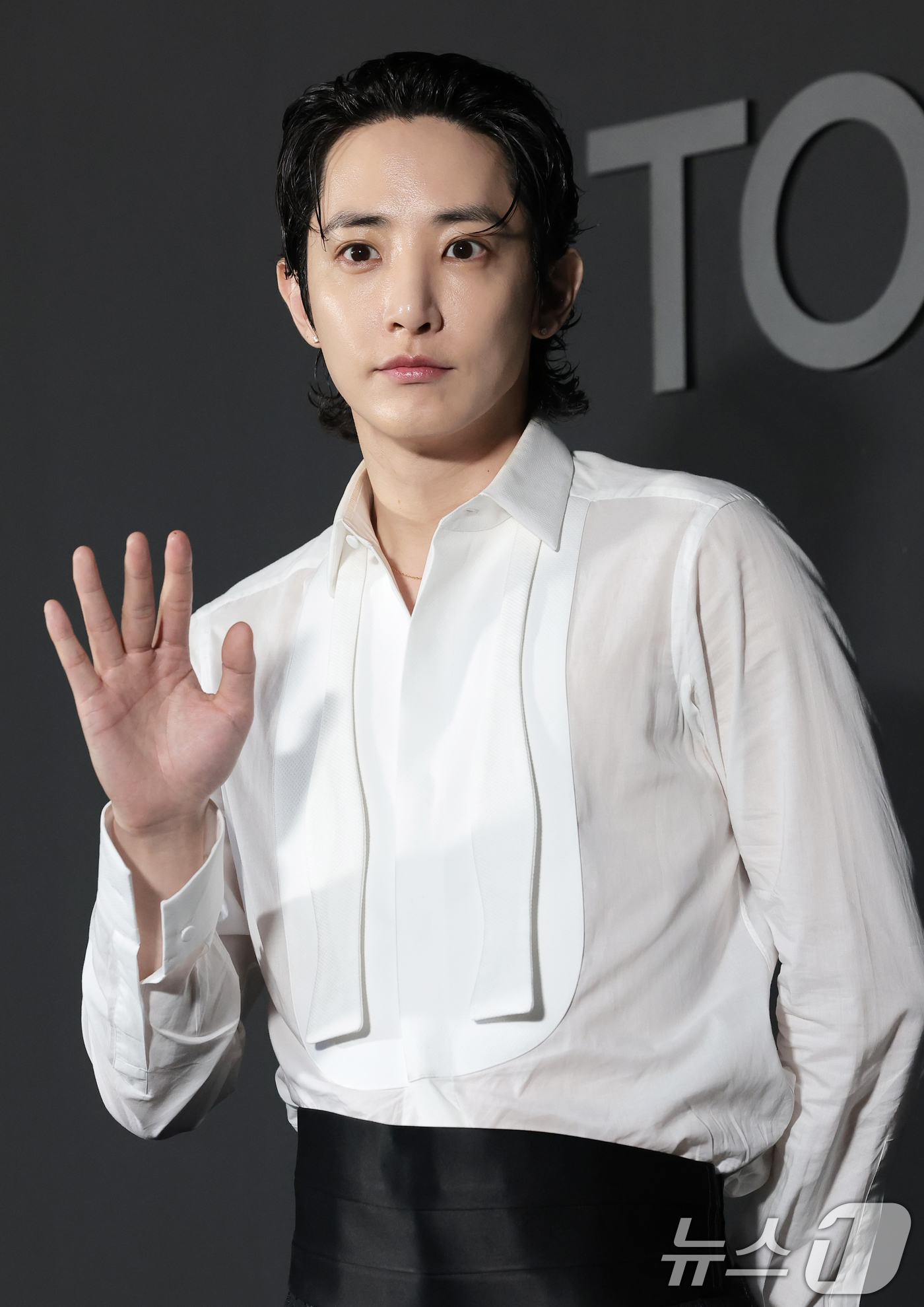 (서울=뉴스1) 권현진 기자 = 배우 이수혁이 26일 서울 종로구 푸투라 서울에서 열린 톰 포드 뷰티 '블랙 오키드 리저브 코리아 행사'에 참석해 포즈를 하고 있다. 2026.3. …