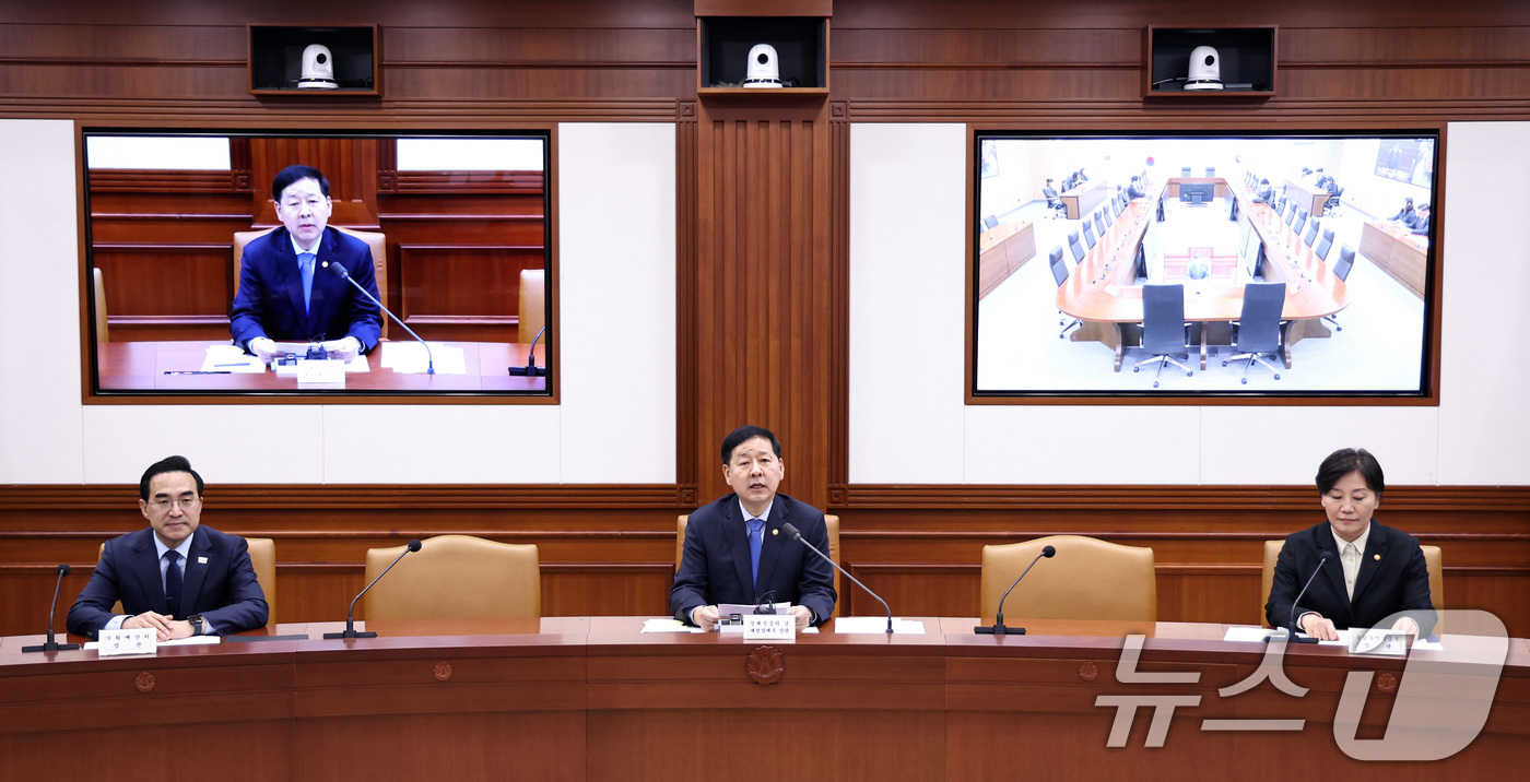 (서울=뉴스1) 구윤성 기자 = 구윤철 경제부총리 겸 재정경제부 장관이 26일 오후 서울 세종대로 정부서울청사에서 열린 비상경제장관회의 겸 민생물가 특별관리 관계장관 TF회의에서 …