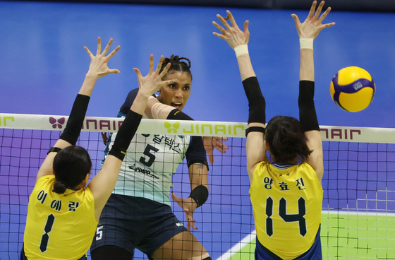 '실바 40점' GS칼텍스, PO 기선 제압…챔프전 진출 확률 100% 잡았다