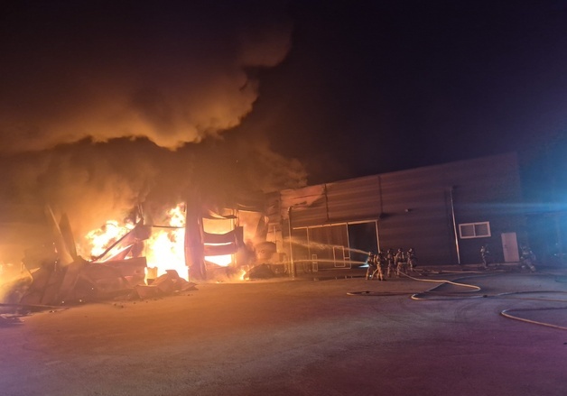 음성 필름 공장 화재 2시간30분만에 초진…주민 등 30여명 대피(종합)