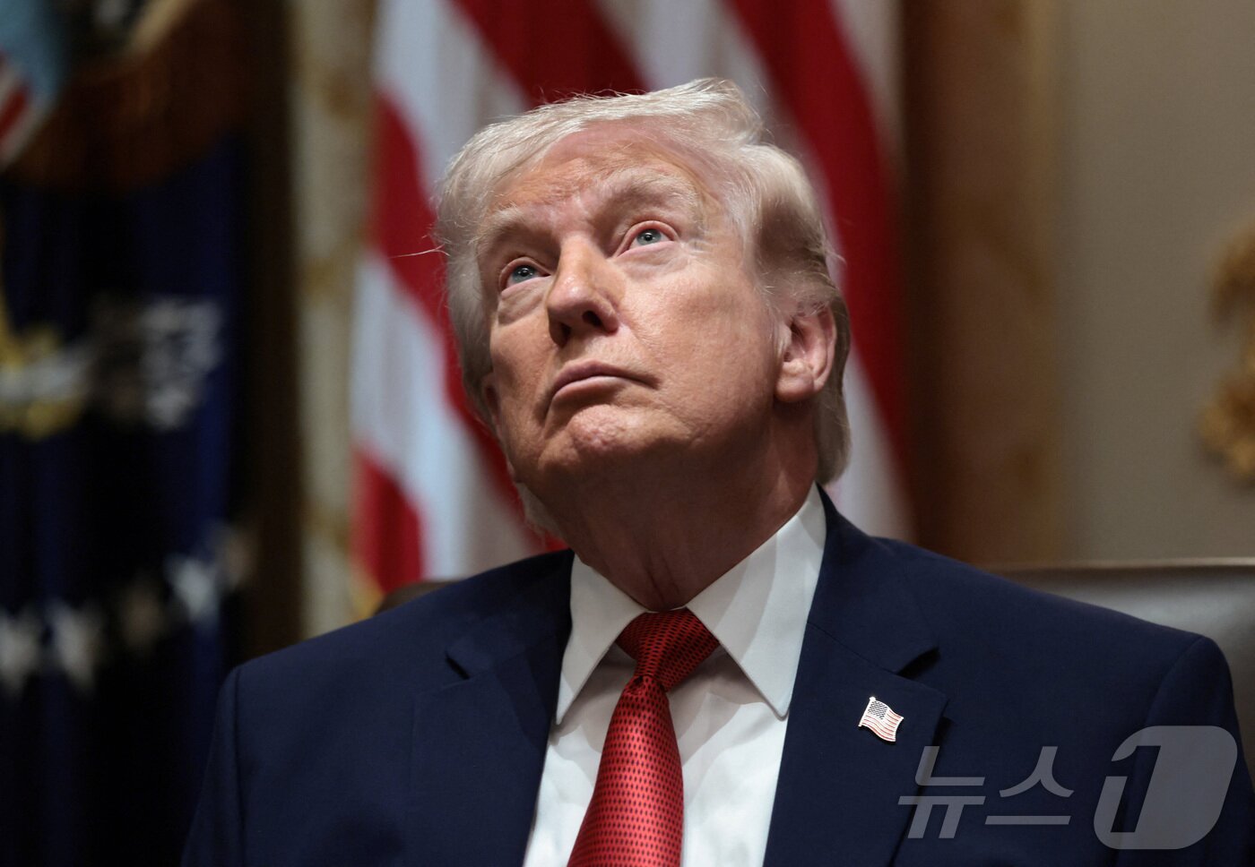 본문 이미지 - 도널드 트럼프 미국 대통령이 26일(현지시간) 백악관에서 내각 회의를 주재하고 있다. 2026.3.26 ⓒ 로이터=뉴스1