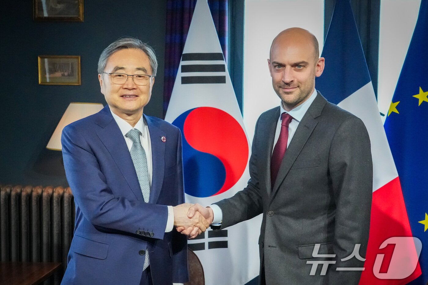 본문 이미지 - G7 외교장관회의 참석을 위해 프랑스를 방문 중인 조현 외교부 장관이 26일(현지시간) 오후 장-노엘 바로(Jean-No&euml;l Barrot) 프랑스 외교장관과 외교장관 회담을 갖고 있다. (외교부 제공. 재판매 및 DB 금지) 2026.3.27 ⓒ 뉴스1 임세영 기자