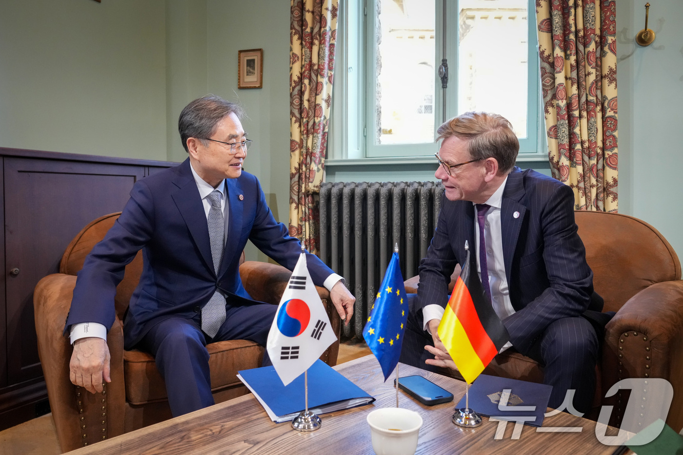 (서울=뉴스1) 임세영 기자 = G7 외교장관회의 참석을 위해 프랑스를 방문 중인 조현 외교부 장관이 26일(현지시간) 오후 요한 바데풀(Johann Wadephul) 독일 외교장 …