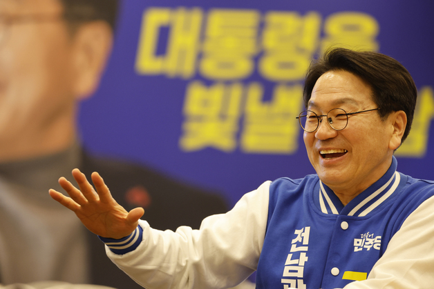 [직격인터뷰] 강기정 "추진력과 정직함 갖춰…도구로 써달라"