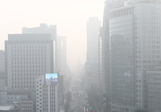 미세먼지에 잠긴 도심