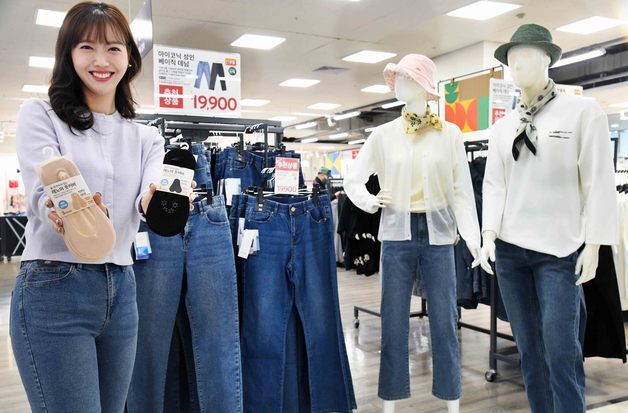 1만원대 데님부터 풋커버까지…홈플러스, 가성비 패션 라인업 확대