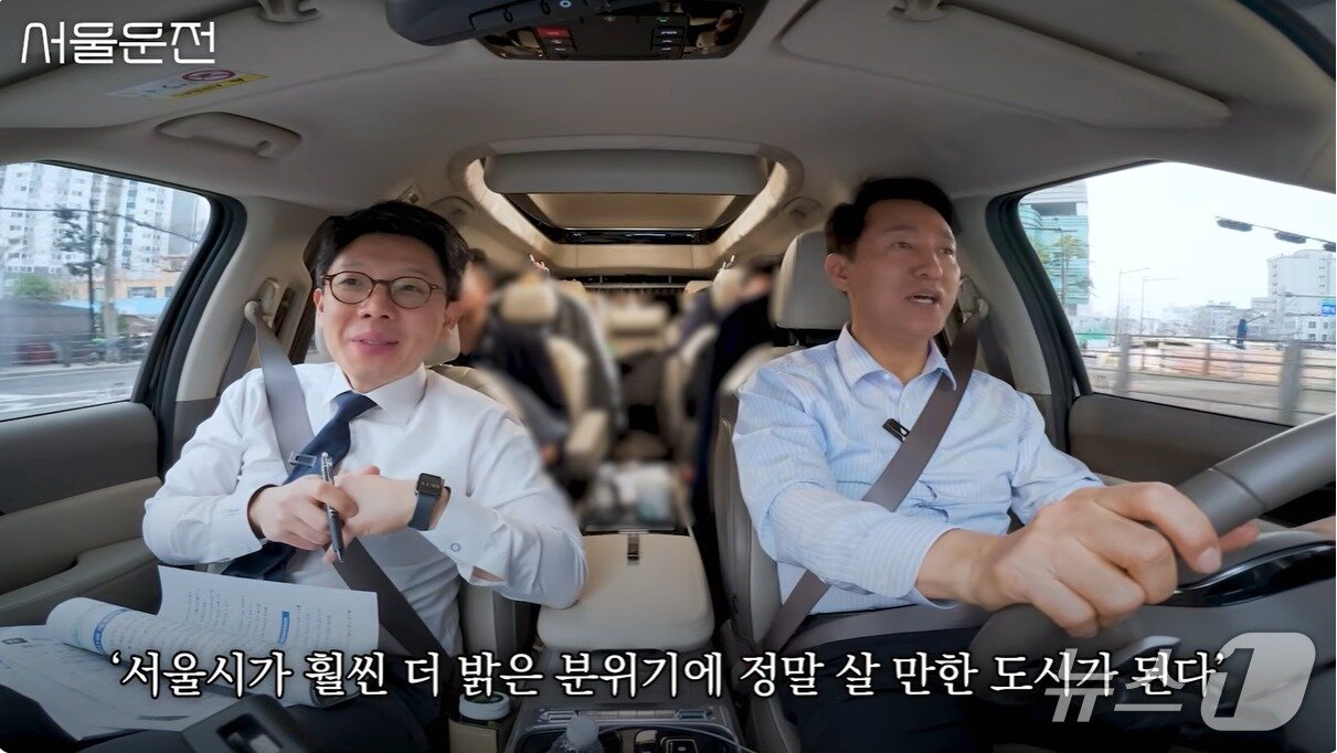 본문 이미지 - 오세훈 서울시장이 직접 운전하며 '강북전성시대' 구상을 밝히고 있다.