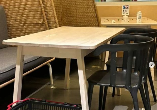 이케아 식당 '난장판' 만든 아이…부모는 "직원 치우게 그냥 둬"