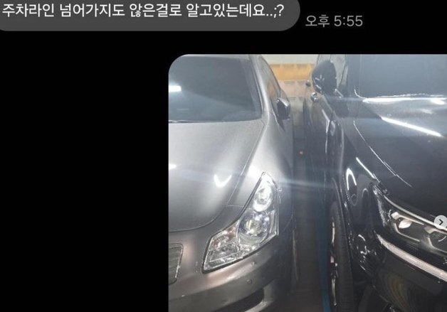 좁은 경차 구역 주차한 SUV…옆차 문 못 열자 "조수석으로 타" 뻔뻔