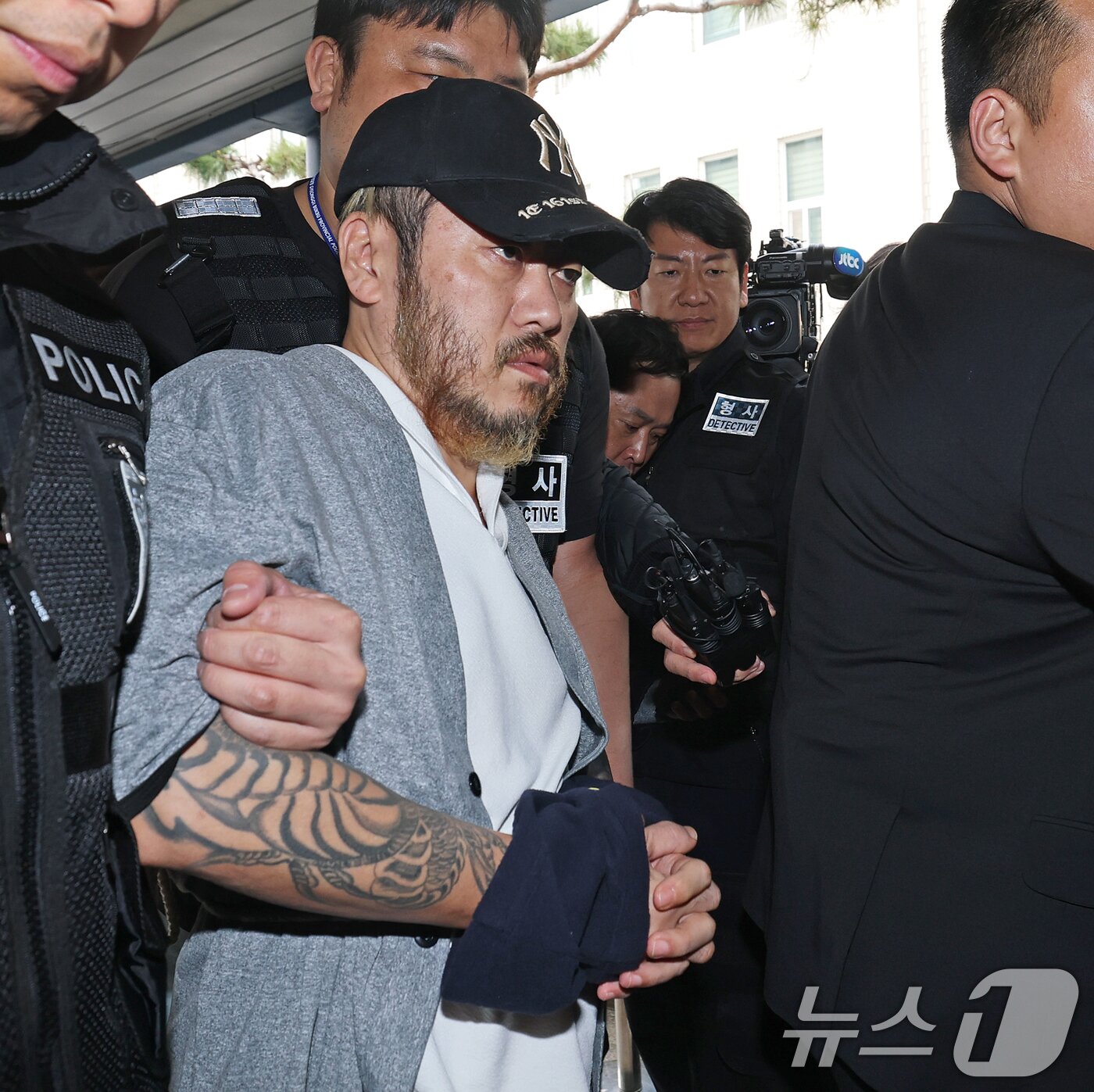 본문 이미지 - '마약왕' 박왕열(48)이 27일 경기 의정부시 의정부지방법원에서 열린 구속 전 피의자심문(영장실질심사)에 출석하고 있다. 2026.3.27 ⓒ 뉴스1 오대일 기자