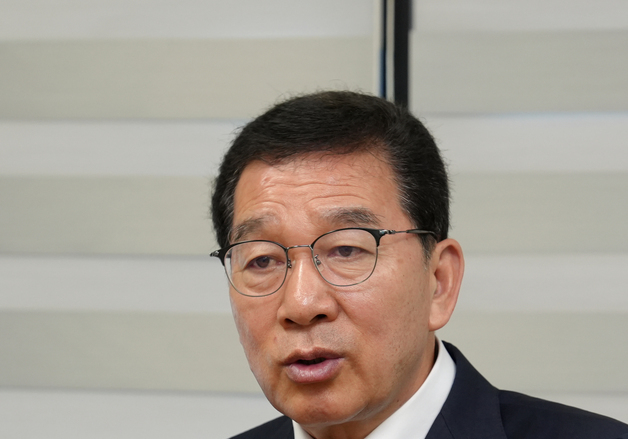 [직격인터뷰] 신정훈 "장밋빛 휘황찬란한 언어로 통합시 미래 열 수 없어"