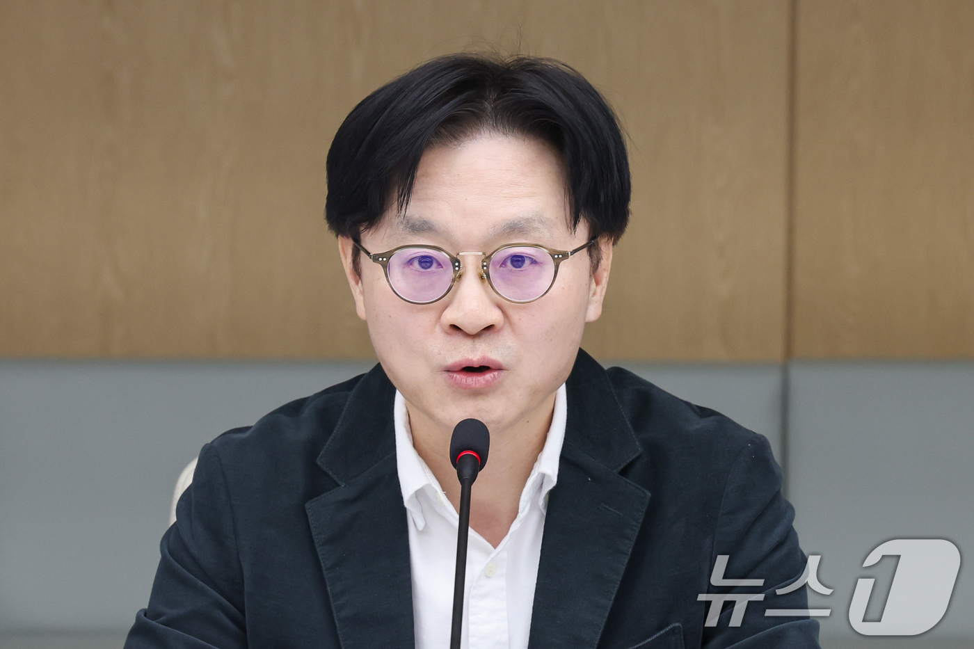 (서울=뉴스1) 안은나 기자 = 김정관 산업통상부 장관이 27일 오전 서울 중구 대한상공회의소에서 열린 중동전쟁 관련 경제단체 간담회에 참석해 모두 발언을 하고 있다. 2026.3 …