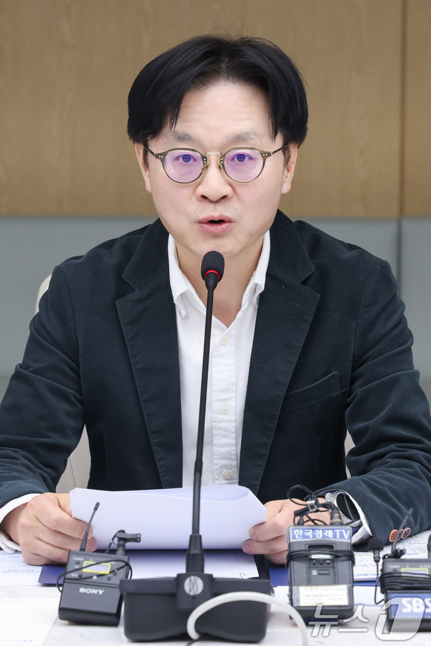 (서울=뉴스1) 안은나 기자 = 김정관 산업통상부 장관이 27일 오전 서울 중구 대한상공회의소에서 열린 중동전쟁 관련 경제단체 간담회에 참석해 모두 발언을 하고 있다. 2026.3 …
