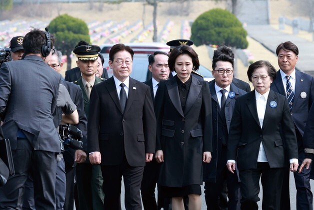 제11회 서해수호의 날 기념식 입장하는 이재명 대통령 내외