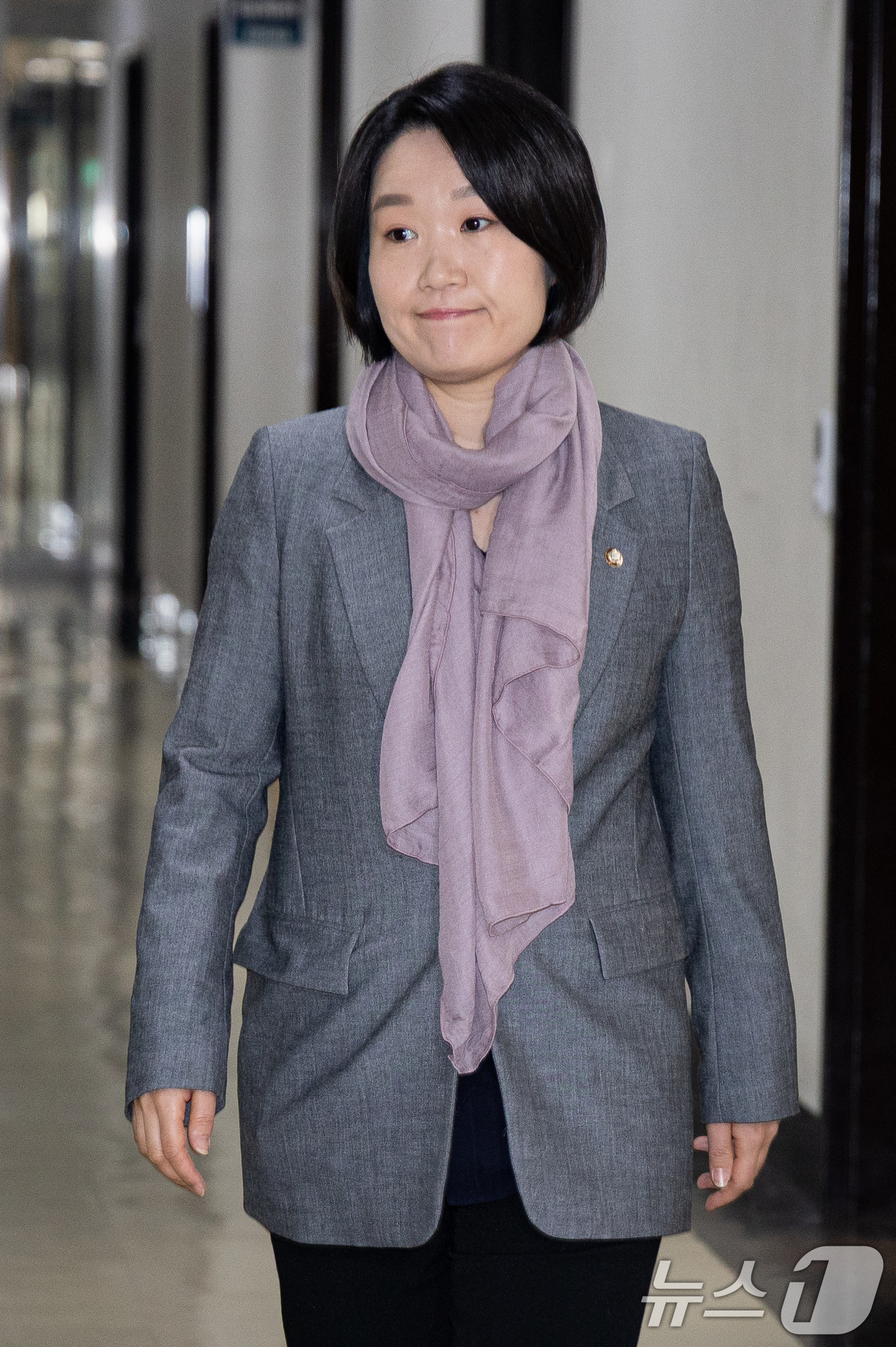 (서울=뉴스1) 유승관 기자 = 이소영 국회 예산결산특별위원회 더불어민주당 간사가 27일 서울 여의도 국회에서 진성준 위원장, 박형수 국민의힘 간사와의 회동에 참석하고 있다. 20 …