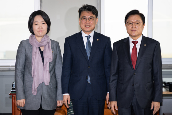 與 "추경 4월9일 처리" 野 "14일 가능"…예결위 합의 불발