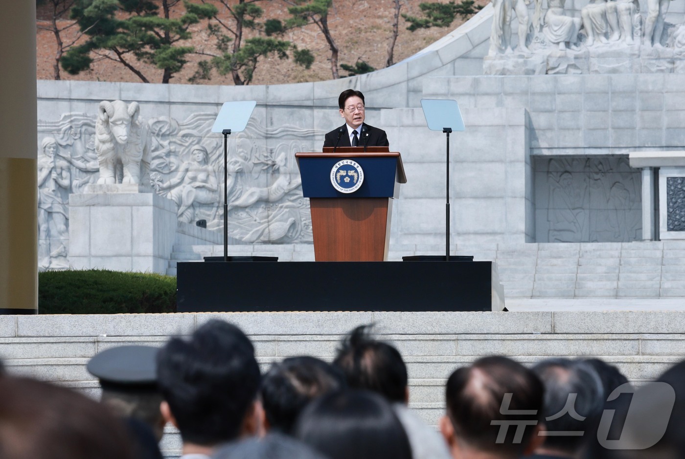 (대전=뉴스1) 허경 기자 = 이재명 대통령이 27일 국립대전현충원에서 열린 제11회 서해수호의 날 기념식에서 기념사를 하고 있다. 2026.3.27/뉴스1
