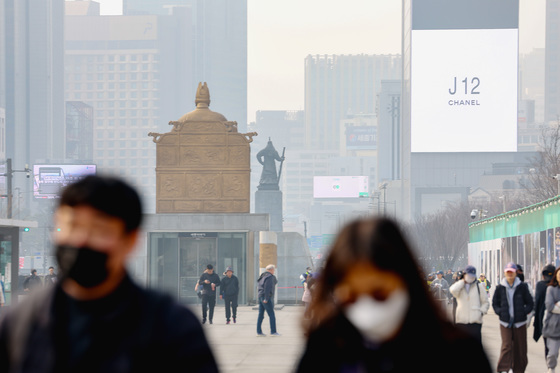 "마스크 챙기세요"…3월 마지막 일요일, 미세먼지 '나쁨' 봄날씨[오늘날씨]