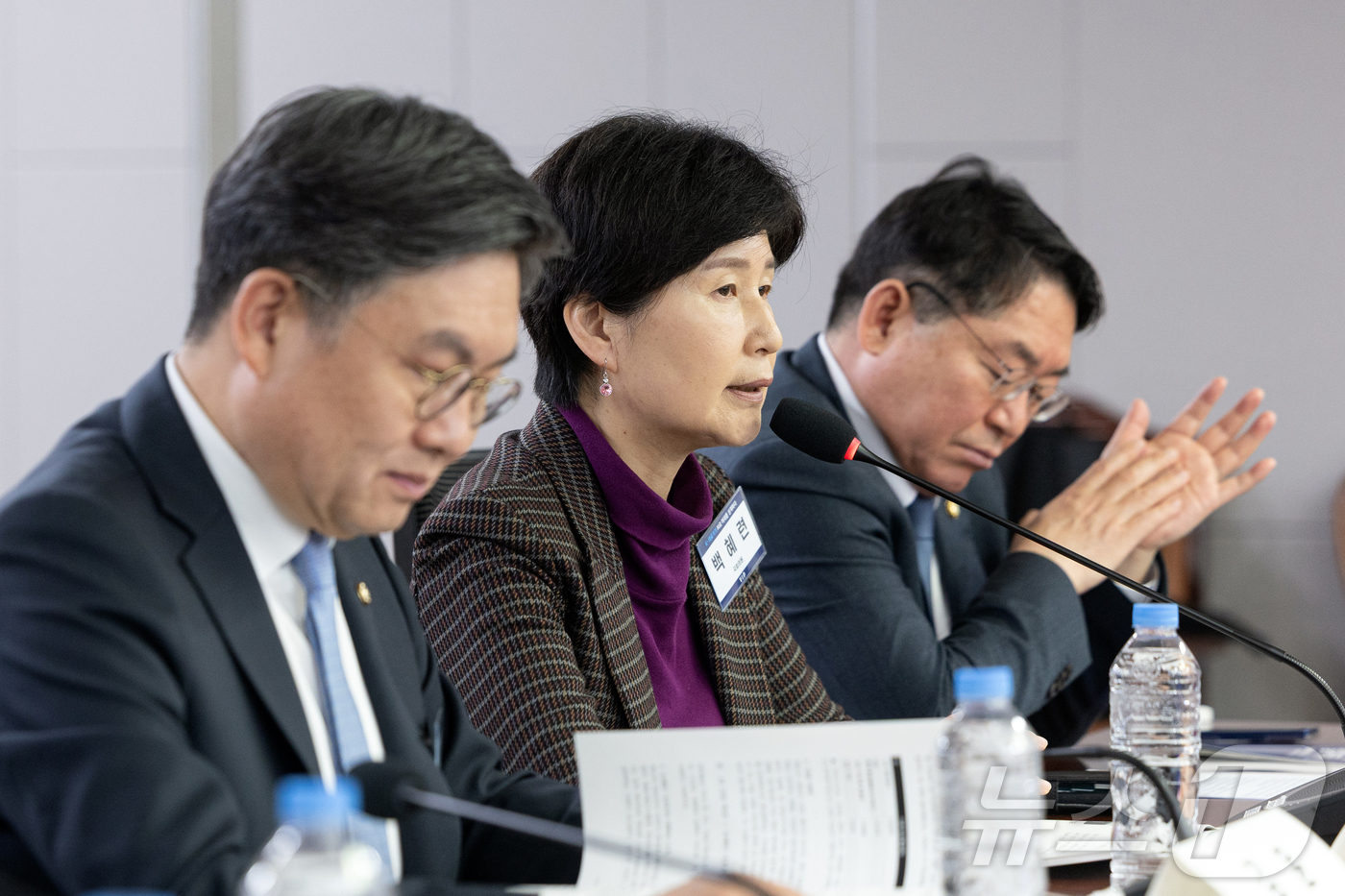 (서울=뉴스1) 이승배 기자 = 백혜련 더불어민주당 의원이 27일 서울 여의도 국회 의원회관에서 'K-의료기기 AI로 미래를 설계하다'를 주제로 열린 K-헬스케어 의료기기 활성화 …