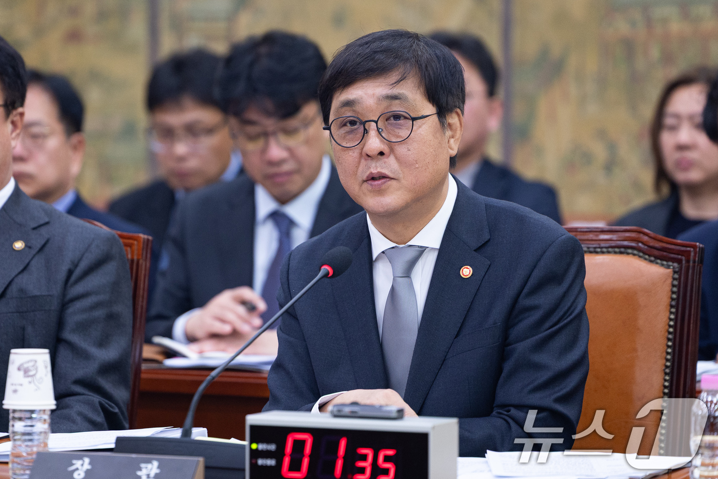 (서울=뉴스1) 유승관 기자 = 최휘영 문화체육관광부 장관이 27일 서울 여의도 국회에서 열린 제433회 국회(임시회) 문화체육관광위원회 제2차 전체회의에서 의원 질의에 답하고 있 …