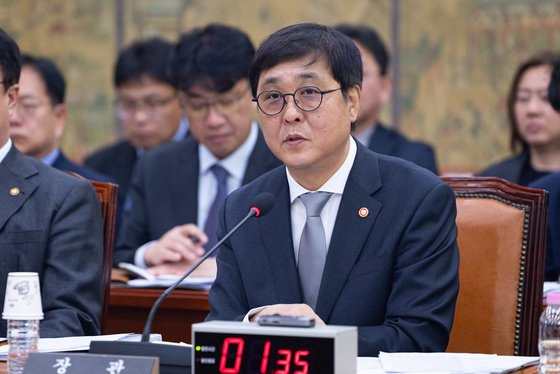 최휘영 문화체육관광부 장관, 의원 질의 답변