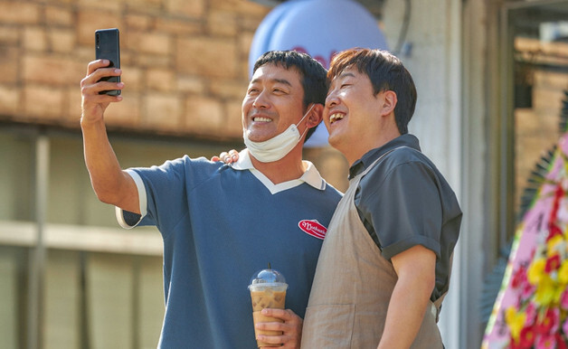 '건물주' 하정우, 착한 건물주였는데…세입자 현봉식과 희망찼던 과거