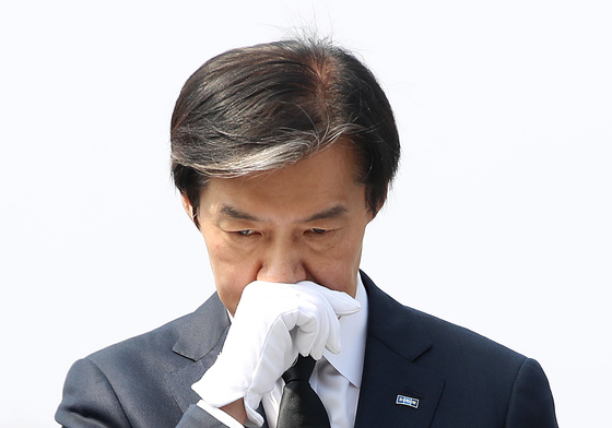 고 노무현 전 대통령 묘역 찾은 조국 대표