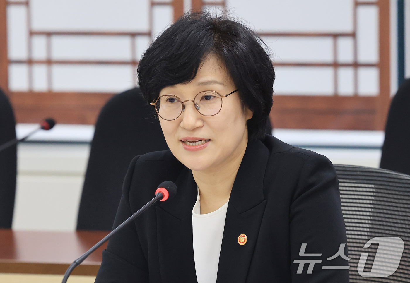 (서울=뉴스1) 임세영 기자 = 원민경 성평등가족부 장관이 27일 서울 종로구 정부서울청사에서 열린 제4차 인신매매등방지정책조정협의회 회의에서 모두발언을 하고 있다. 2026.3. …