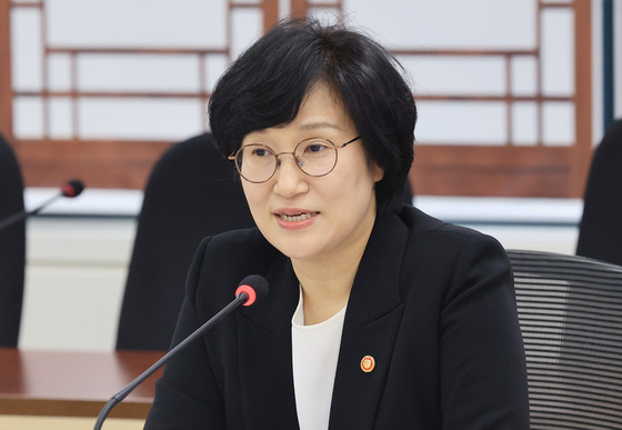 발언하는 원민경 장관