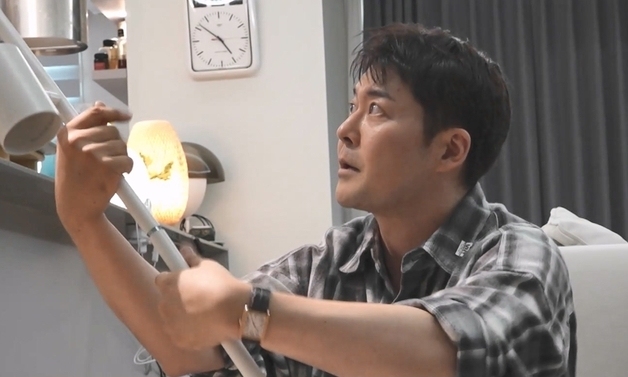 '천휴테리어' 따라잡던 전현무, 언박싱 지옥 속 망연자실…"5배 화났다" 왜