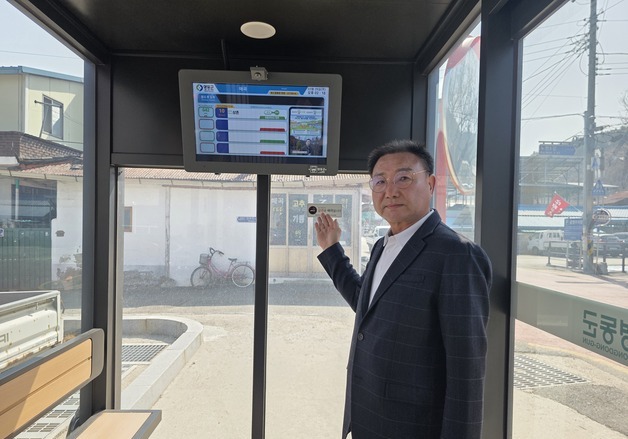 영동군 스마트 에코 버스정류장 호응…"폭염·한파에도 편리"