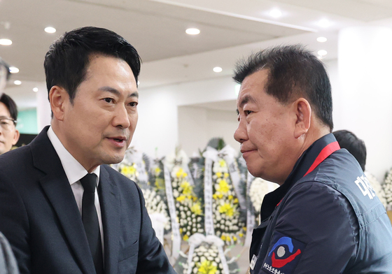 직원 위로하는 국민의힘