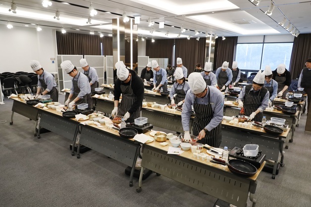 HD현대오일뱅크, 대산 한부모가정에 '행복도시락' 나눔