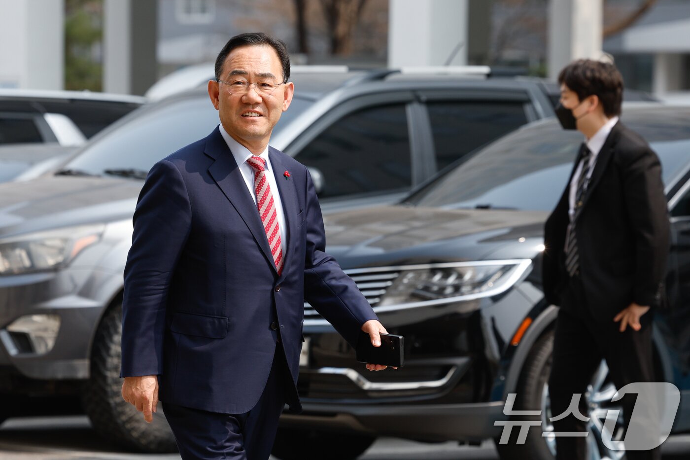 본문 이미지 - 주호영 국민의힘 의원이 27일 오후 서울 양천구 남부지방법원에서 열린 6·3 지방선거 대구시장 후보 공천배제 결정 효력정지 가처분 심문기일에 출석하고 있다. 2026.3.27 ⓒ 뉴스1 안은나 기자