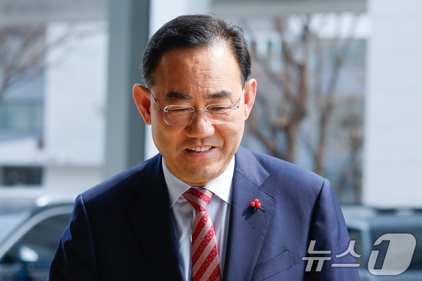 본문 이미지 - 주호영 국민의힘 의원이 27일 오후 서울 양천구 남부지방법원에서 열린 6·3 지방선거 대구시장 후보 공천배제 결정 효력정지 가처분 심문기일에 출석하고 있다. 2026.3.27 ⓒ 뉴스1 안은나 기자